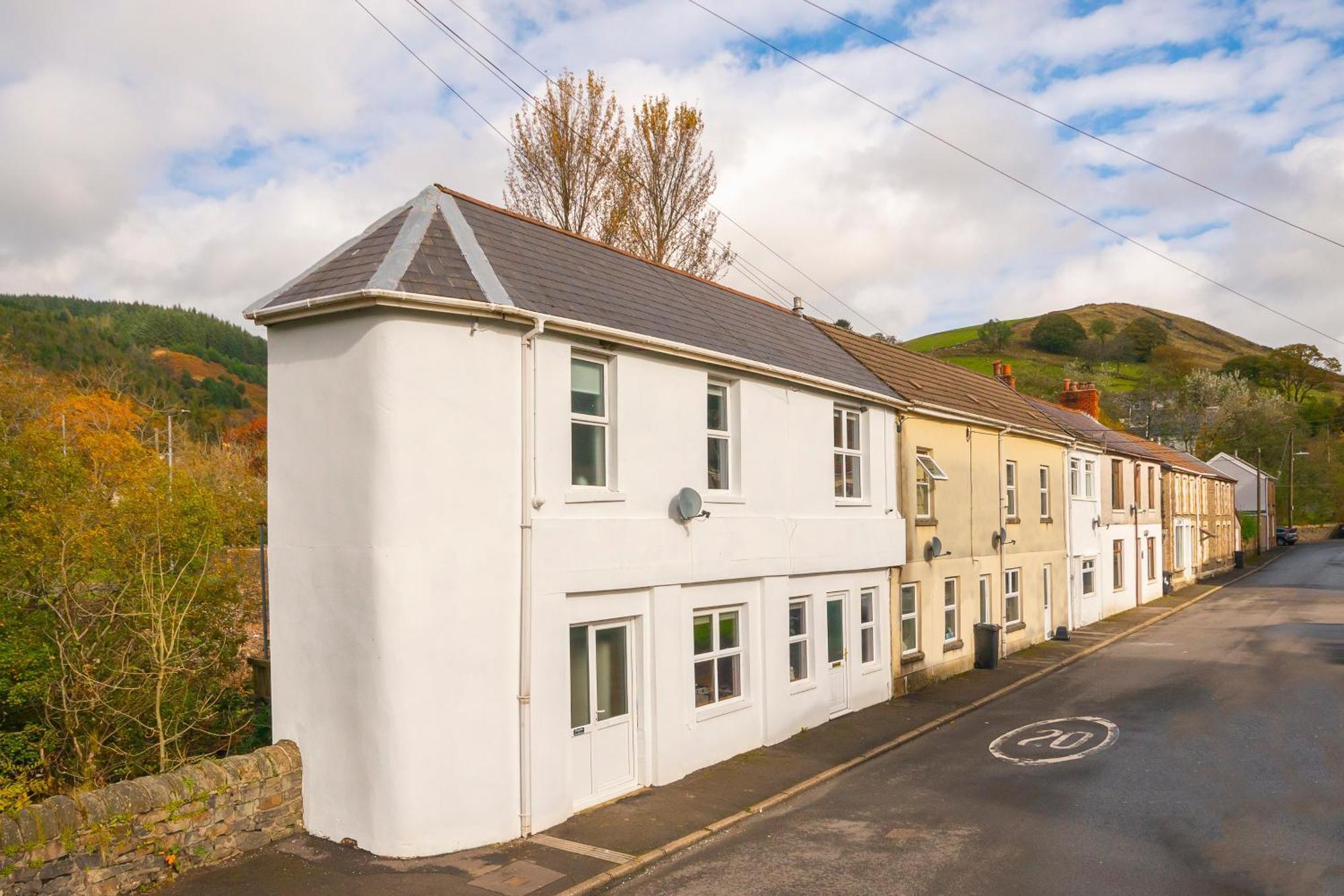 Riverside Great House In The Afan Forest Bike Park By Staystaycations Glyncorrwg エクステリア 写真