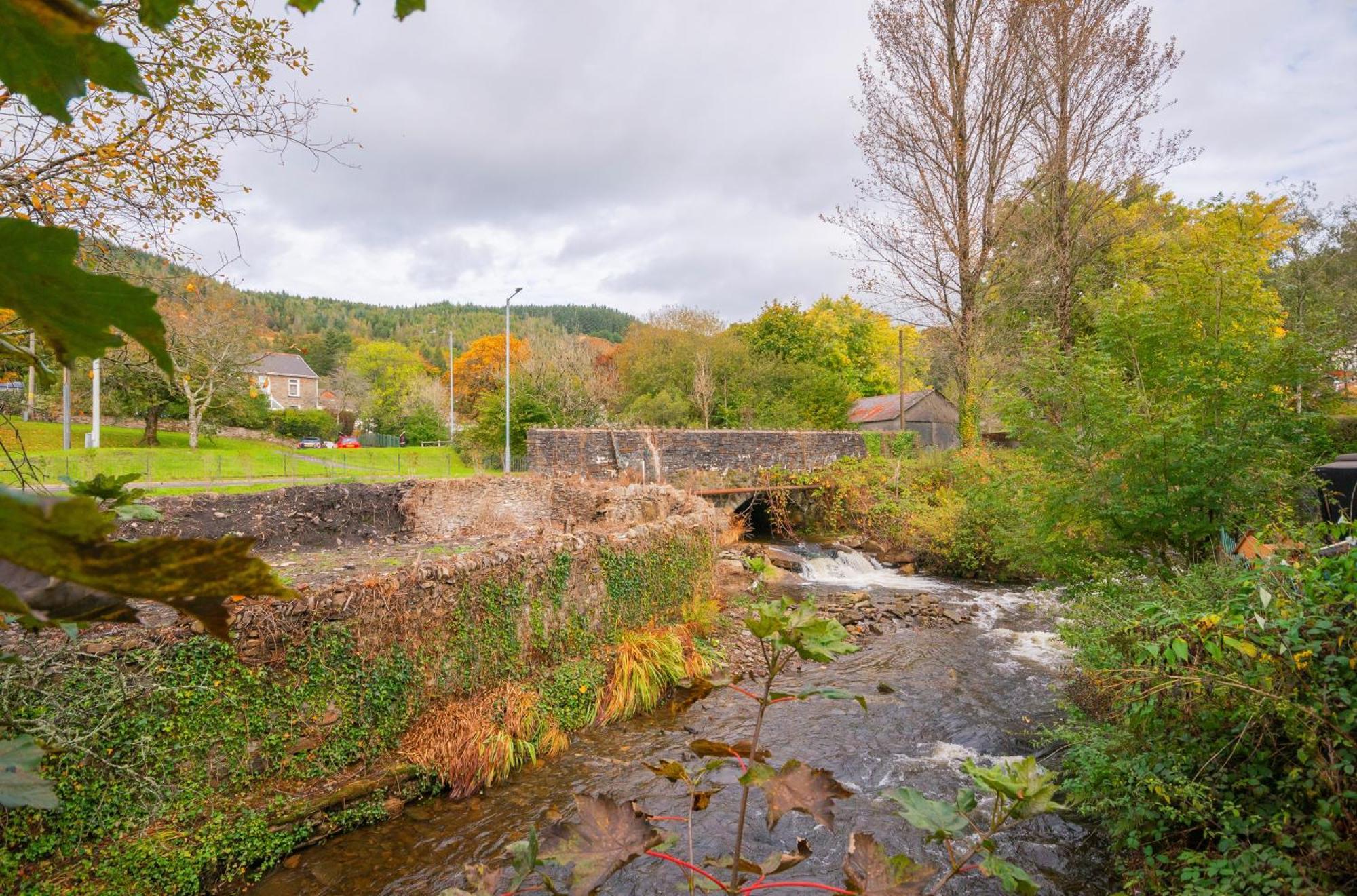 Riverside Great House In The Afan Forest Bike Park By Staystaycations Glyncorrwg エクステリア 写真