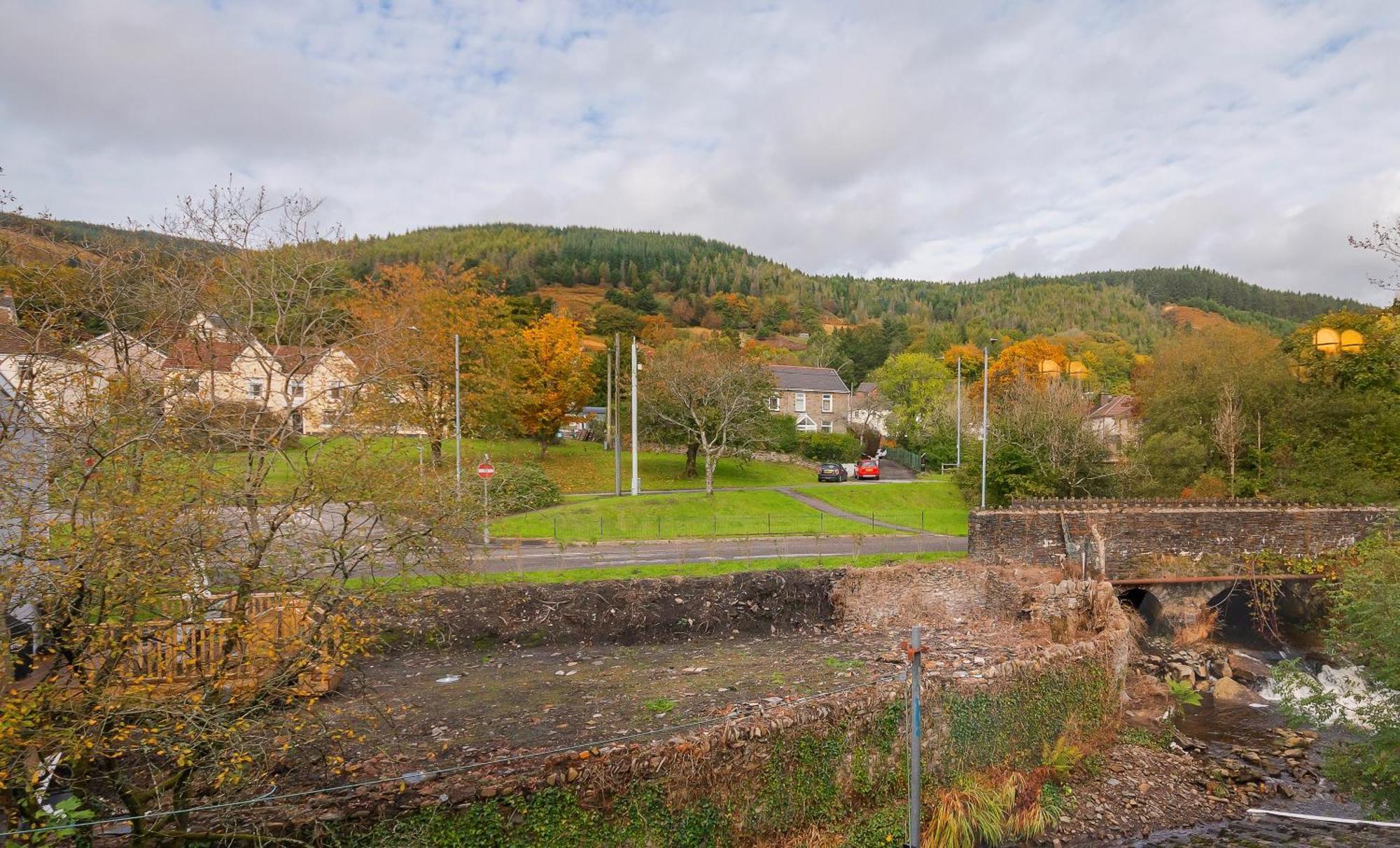 Riverside Great House In The Afan Forest Bike Park By Staystaycations Glyncorrwg エクステリア 写真