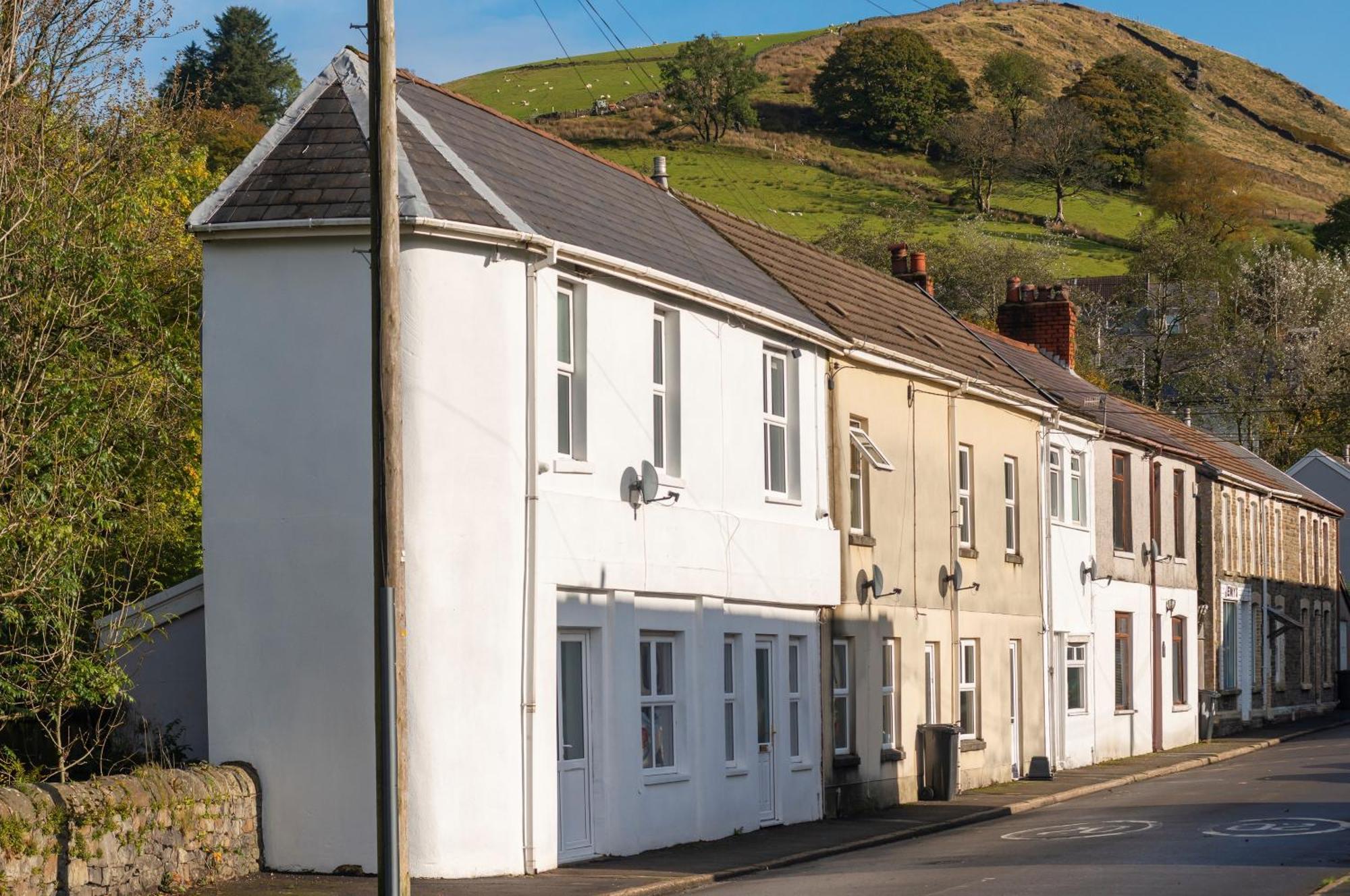 Riverside Great House In The Afan Forest Bike Park By Staystaycations Glyncorrwg エクステリア 写真